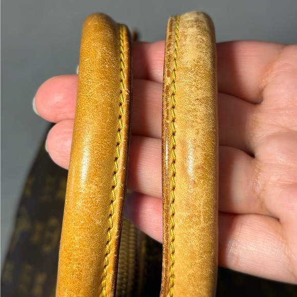 Authentic Louis Vuitton Speedy 35 - Picture 12 of 17